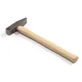 Hultafors Bænkhammer B300 med sandblæst og klarlakeret hoved, hærdet pen og slagflade. Træskaft i hickory