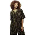 Grimey Lucky Dragon All Over Jacquard Baseball Kort Ermet V-hals T-skjorte