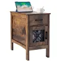 Vevor Farmhouse-sidebord, nattbord med USB-porter og stikkontakter, 3-etasjes sidebord med oppbevaringsskap og 1 skuff, ideell for stue, soverom, kontor, Burlywood