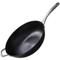 Skottsberg SkottsbergWokpanne i støpejern 34 cmSvartStekepanner & grillpannerFra Homeroom