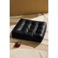 Pastill PastillLuca gulvpute i vegansk skinn 64x64x15 cmSvartFotskamler & pufferFra Homeroom