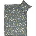 By Mats Juniorsengetøy 115x135 cm - Grønn med flere hus - 100% bomull