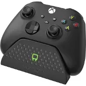 Venom dokkingstasjon for Xbox One/Xbox Series-kontrollere svart + batteri