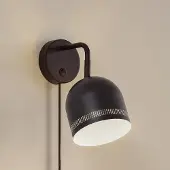 NOLA vegglampe Oura, svart, stikkontakt, justerbar, jern
