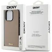 DKNY MagSafe iPhone 15 Pro-etui med kornet metallogo - Beige