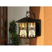 QUOIZEL Utend. vegglampe Inglenook, farget glass, H 27,8cm