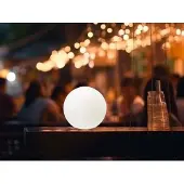 FH Lighting LED-solcellelampe Busso hvit skumringssensor