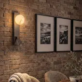Searchlight Vegglampe «Carrara» med glasskule og LED-leselampe, brun