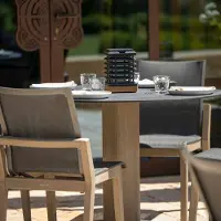 LES JARDINS LED-solbordlampe Tekura av teak-tre