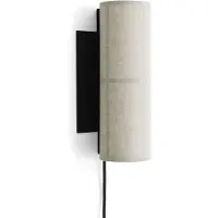 Audo Copenhagen Audo Hashira LED-vegglampe med støpsel, natur