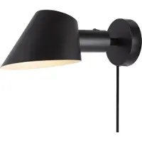 DFTP Vegglampe Stay Short med støpsel, svart