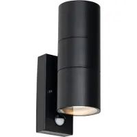 QAZQA Utendørs vegglampe sort 2-lys AR70 med bevegelsessensor - Duo