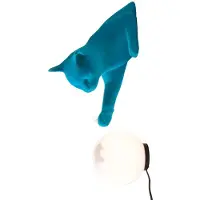 Karman vegglampe Maoo, keramikk i lyseblått, glass, kattefigur