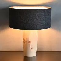 LeuchtNatur Pura bordlampe i alpinsfuru/antrasittfarget filt