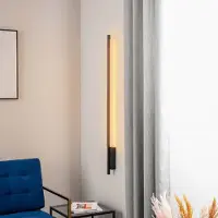 Quitani Talon LED-vegglampe, matt svart eloksert