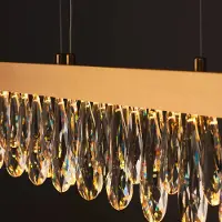 Brilliant LED-hengelampe Celestia, lengde 110 cm messingfarget krystall