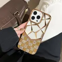 Mtp Products iPhone 16 Pro Max Rhinestone deksel med geometrisk diamantmønster - gull