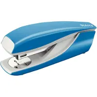 Leitz 5502 - Stiftemaskin - 30 ark / 3 mm - 24/6, 26/6 - plast, metall - lys blå
