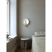 DFTP Vegglampe Furiko med bryter, messing/hvit