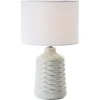 Brilliant Bordlampe Ilysa hvit stoffskjerm, grå keramikkfot