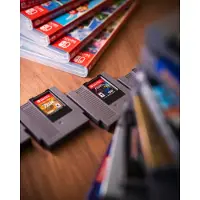 Retro-Bit Retro85 Mini NES Cartridge Switch Game Case - Miscellaneous Tilbehør til spillkonsoll - Nintendo Switch