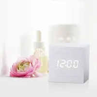 24hShop Vekkerklokke av tre med LED-skjerm - Hvit