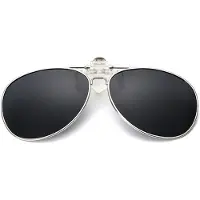 24.Se Aviator-solbriller med UV400-beskyttelse og svart-linsefarge