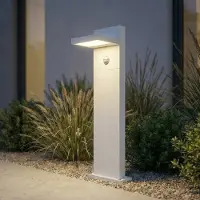 LUCANDE LED-gatelampe Silvan, hvit, 65 cm, sensor, IP54