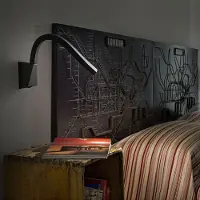 LINEA LIGHT LED-vegglampe Snake med bøyelig arm