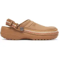 Crocs Classic Crafted Vegan Suede Stitch Sandaler brun